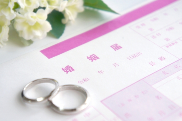 婚約　結婚　マリッジリング