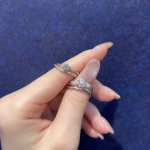 Mariage（マリアージュ）の婚約指輪と結婚指輪の重ね付け