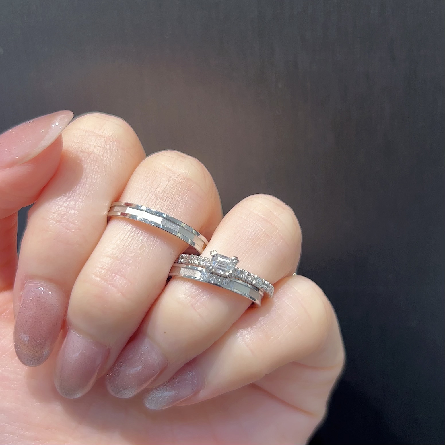 ORECCHIO（オレッキオ）とPilot Bridal（パイロット・ブライダル）の婚約指輪と結婚指輪の重ね着け